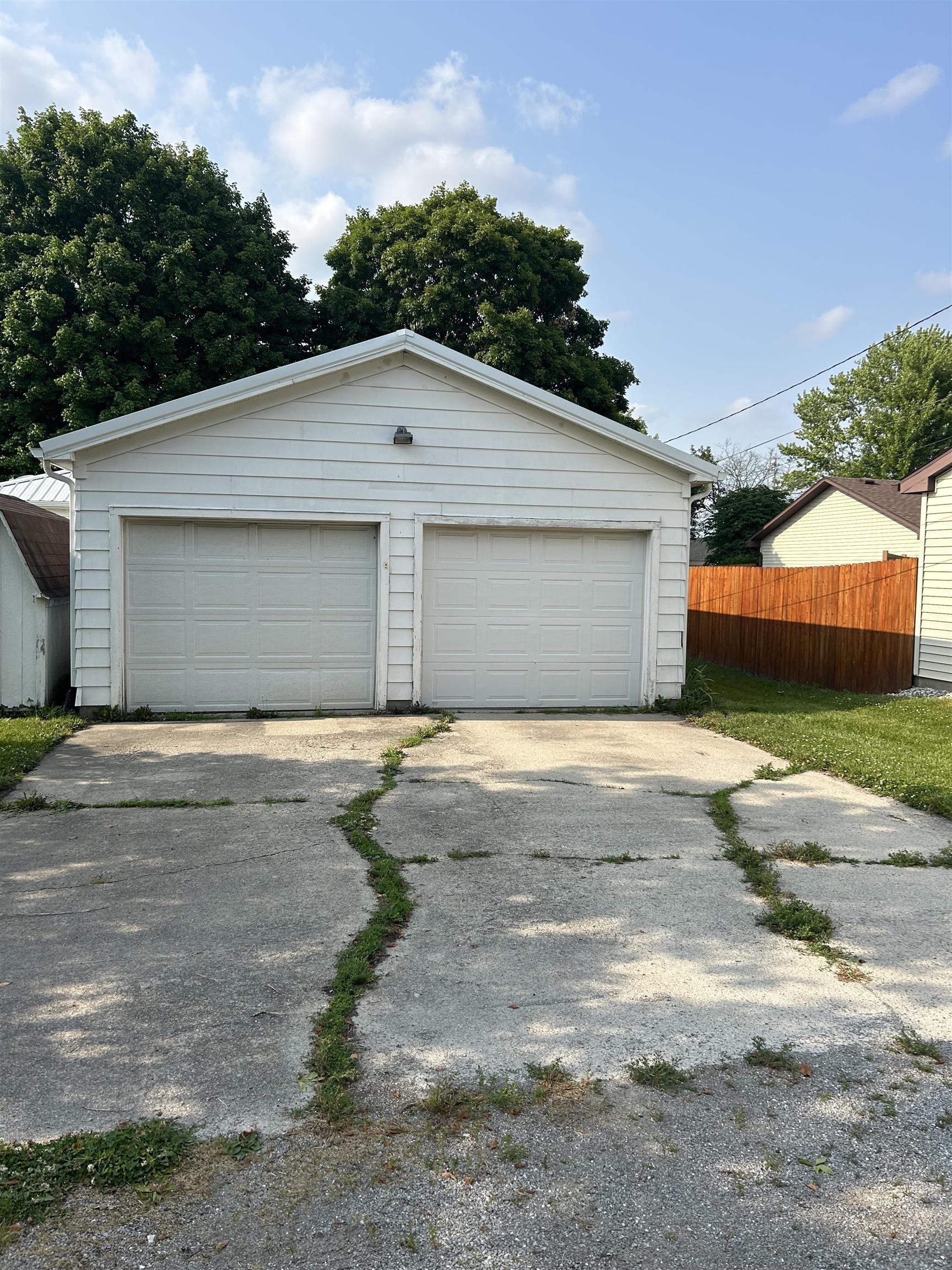 1121 West Marshall Street Decatur, IN 46733 - Photo 2 of 13