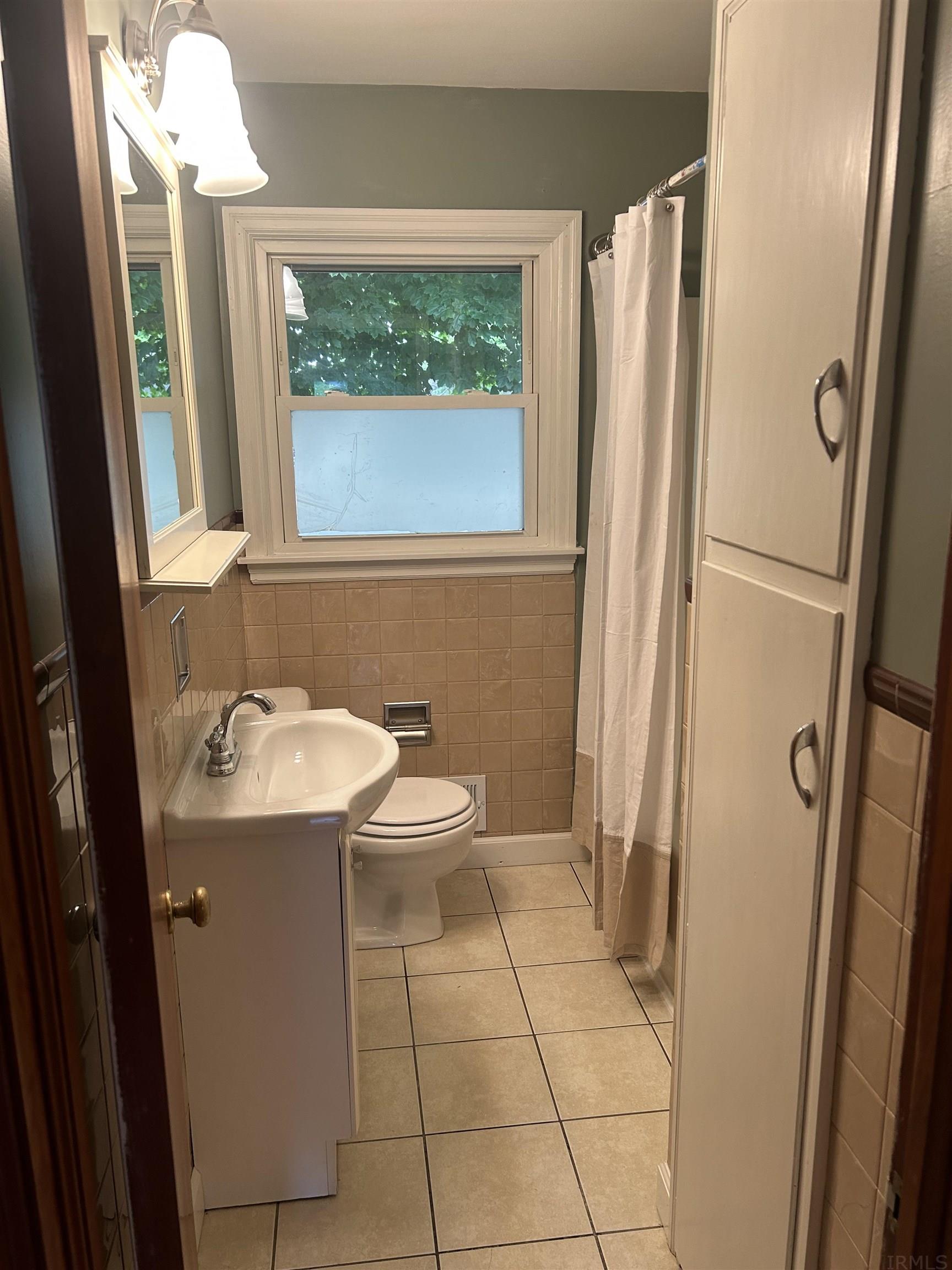 1121 West Marshall Street Decatur, IN 46733 - Photo 8 of 13