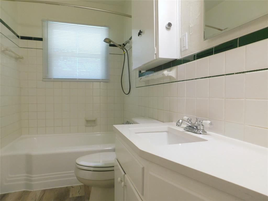 819 Thomas Street Denton, TX 76201 - Photo 24 of 33 a bathroom with a sink a toilet and shower