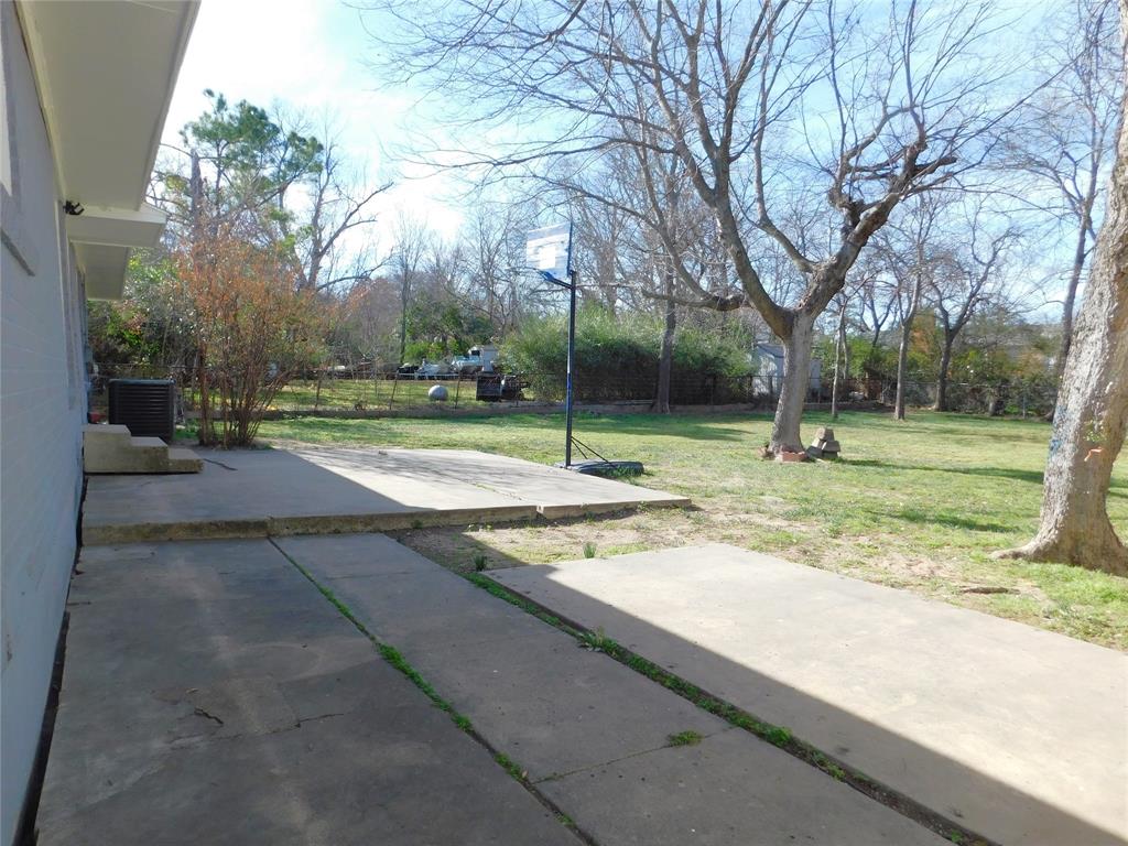 819 Thomas Street Denton, TX 76201 - Photo 29 of 33 a view of a park with tree s