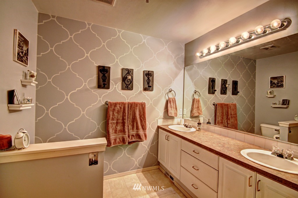 21616 9th Avenue Southeast, Unit 103 Bothell, WA 98021 - Photo 11 of 18