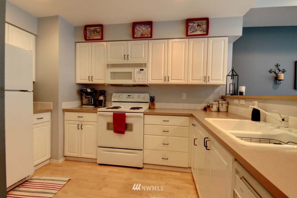 21616 9th Avenue Southeast, Unit 103 Bothell, WA 98021 - Photo 3 of 18