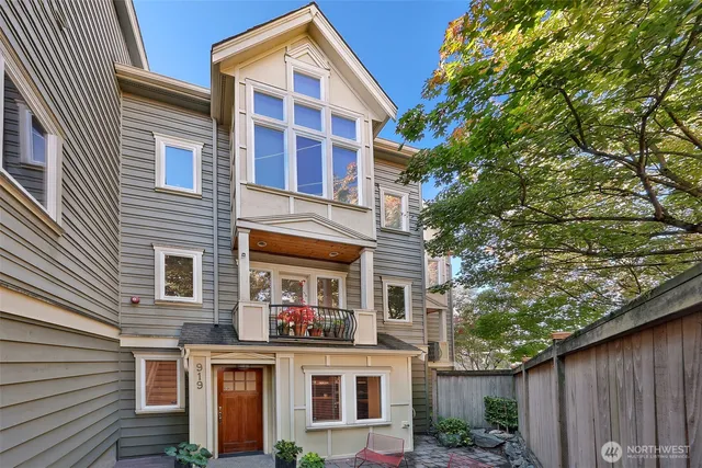 $930,000 | 919 Belmont Avenue East, Seattle, WA 98102
