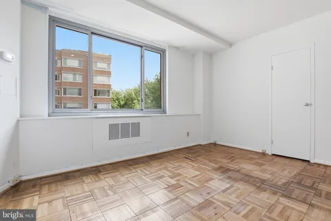 $320,000 | 4200 Cathedral Avenue Northwest, Unit 812, Washington, DC 20016