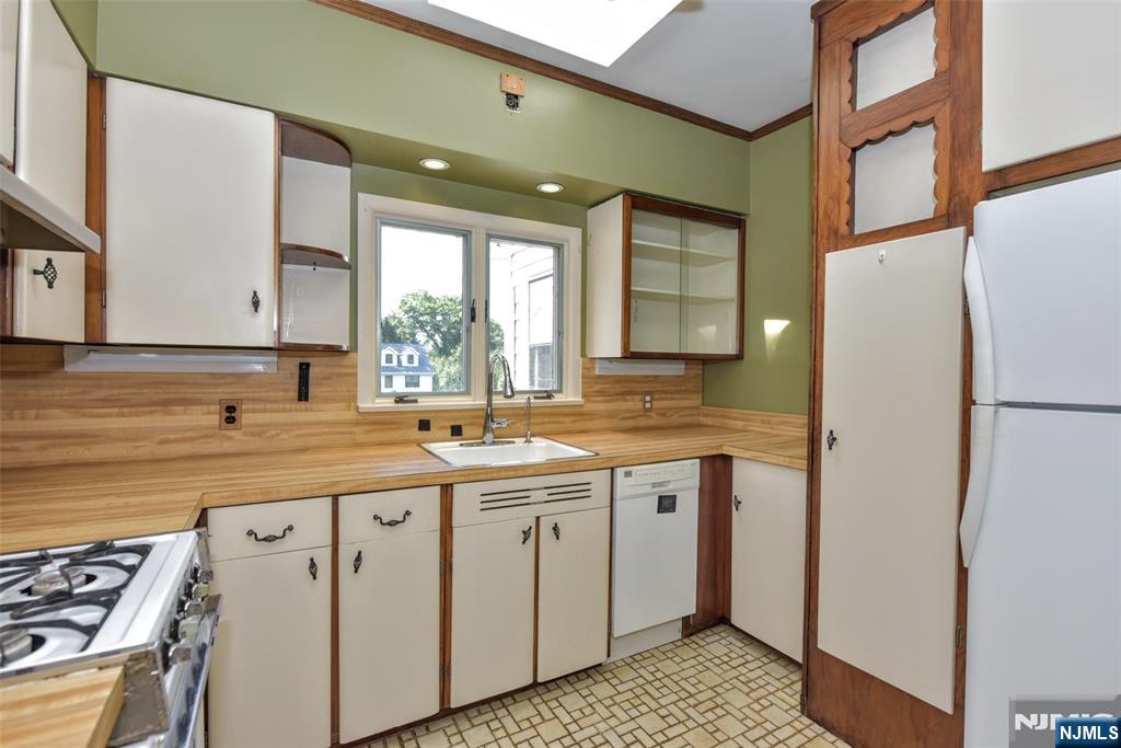 11 Mountain Ridge Drive Wayne, NJ 07470 - Photo 12 of 30