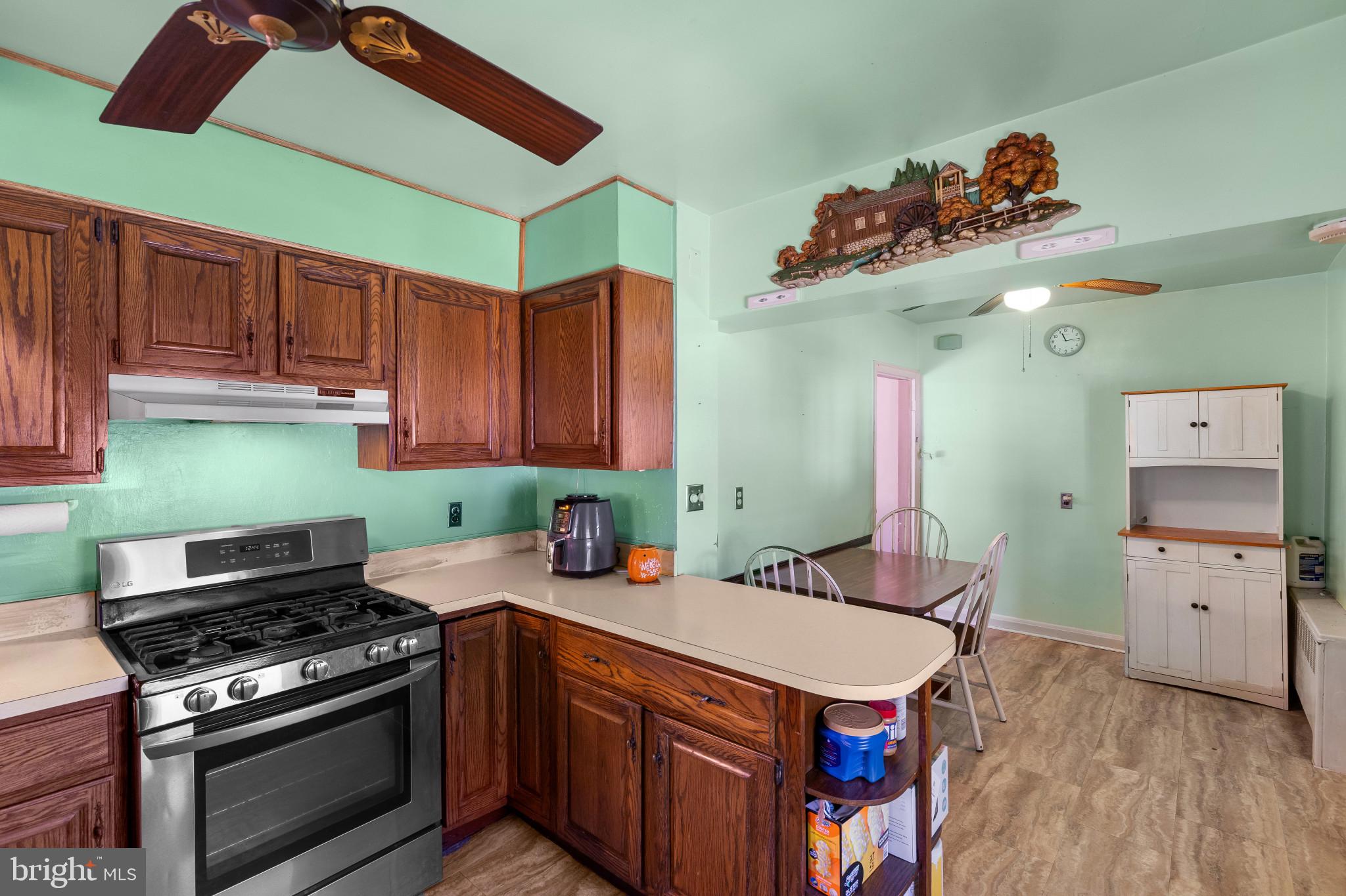 574 Edmondson Avenue Baltimore, MD 21228 - Photo 11 of 30 Kitchen