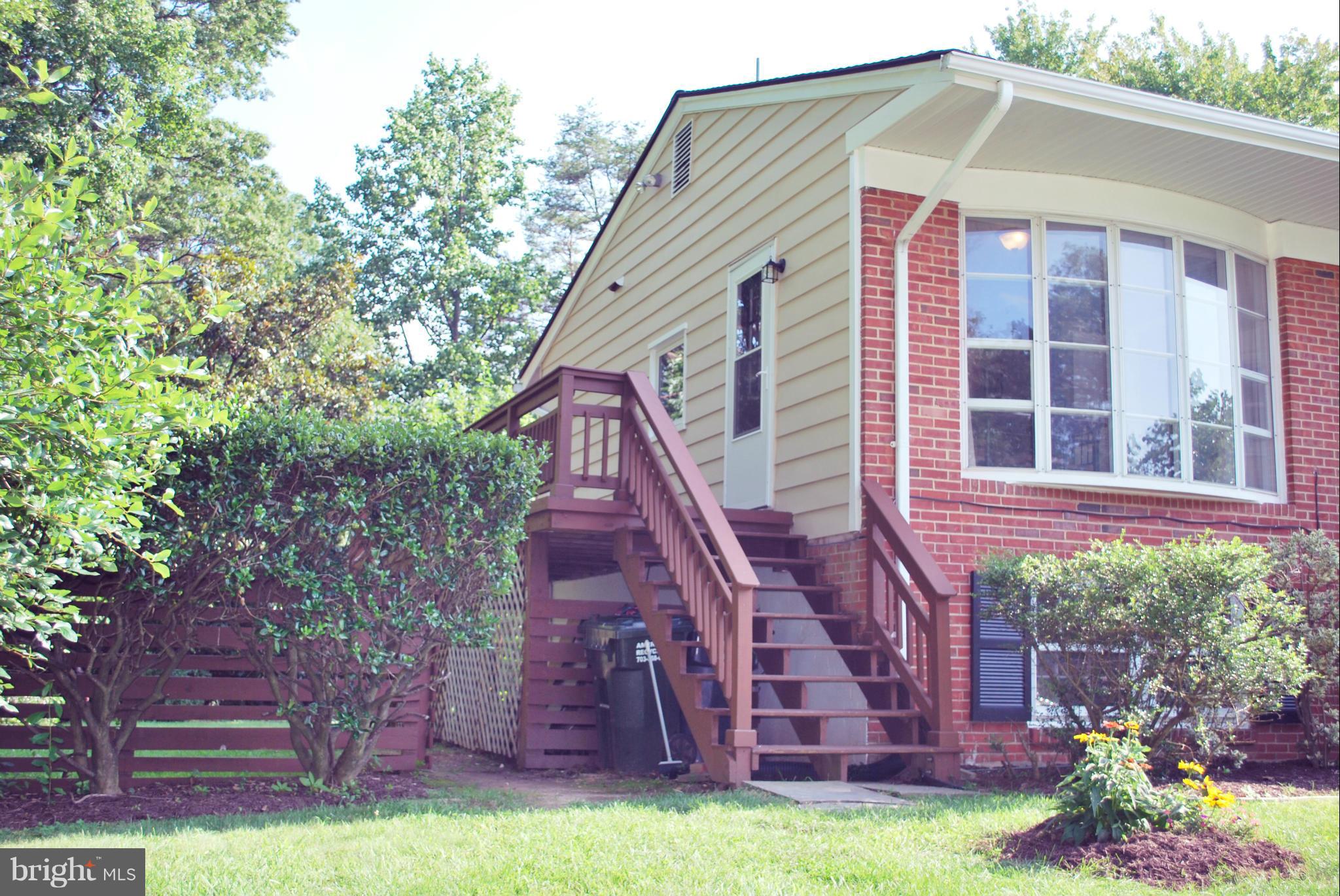 6419 Deepford Street Springfield, VA 22150 - Photo 4 of 30 Exterior (General)