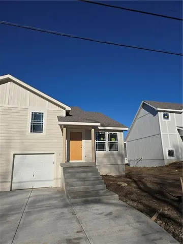 $299,000 | 512 West Lawrence Avenue, Spring Hill, KS 66083