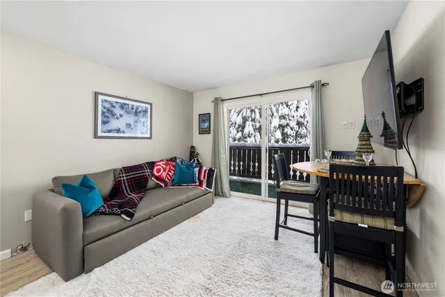 $290,000 | 74 Erste St Bend, Unit 1205, Snoqualmie Pass, WA 98068
