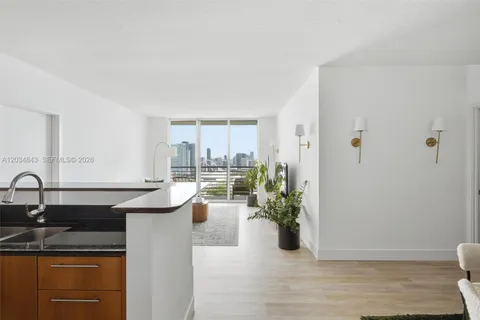 $635,000 | 325 South Biscayne Boulevard, Unit 4022, Miami, FL 33131