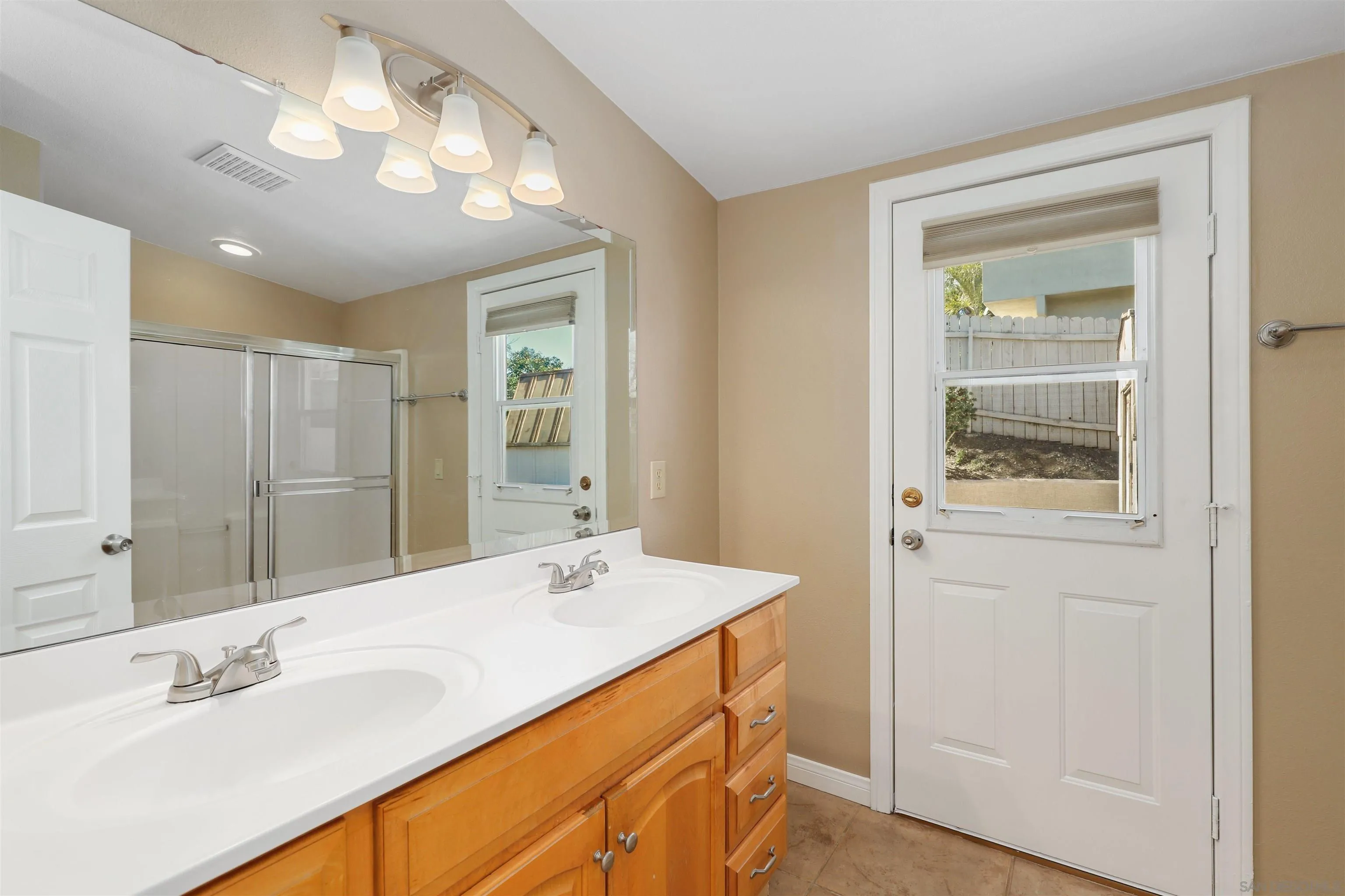 115 Unity Way Vista, CA 92083 - Photo 12 of 25 Gallery Image 12