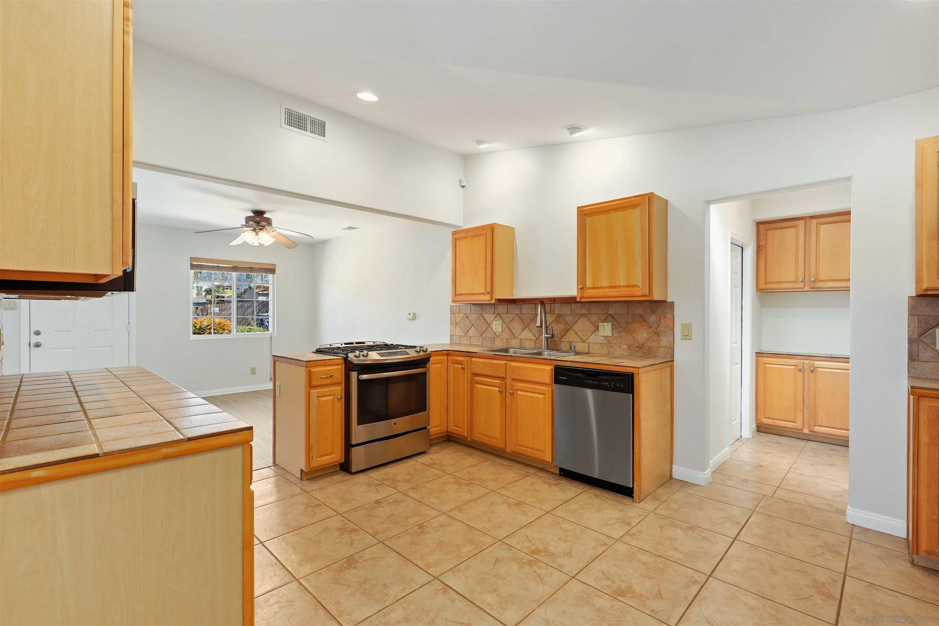 115 Unity Way Vista, CA 92083 - Photo 7 of 25 Gallery Image 7