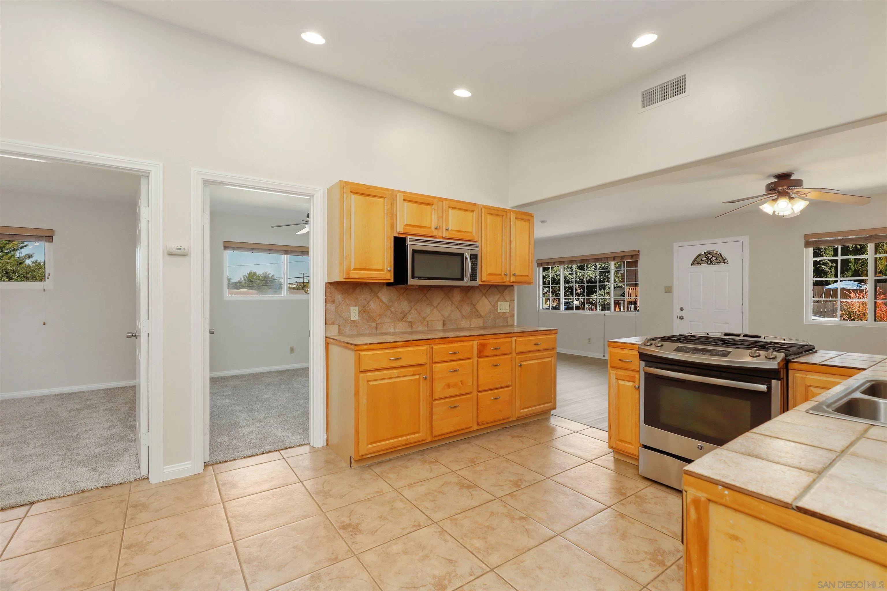 115 Unity Way Vista, CA 92083 - Photo 8 of 25 Gallery Image 8