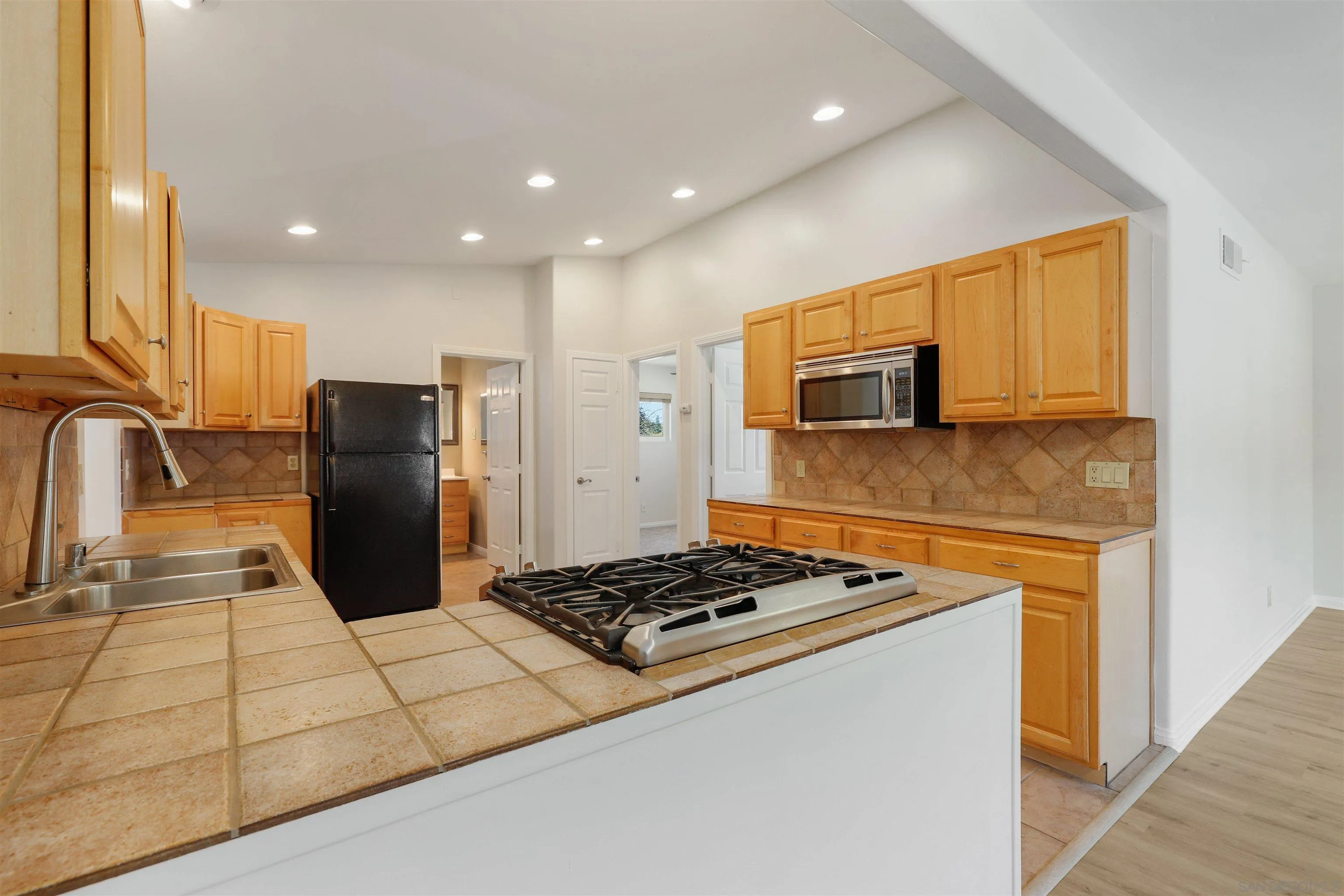 115 Unity Way Vista, CA 92083 - Photo 9 of 25 Gallery Image 9
