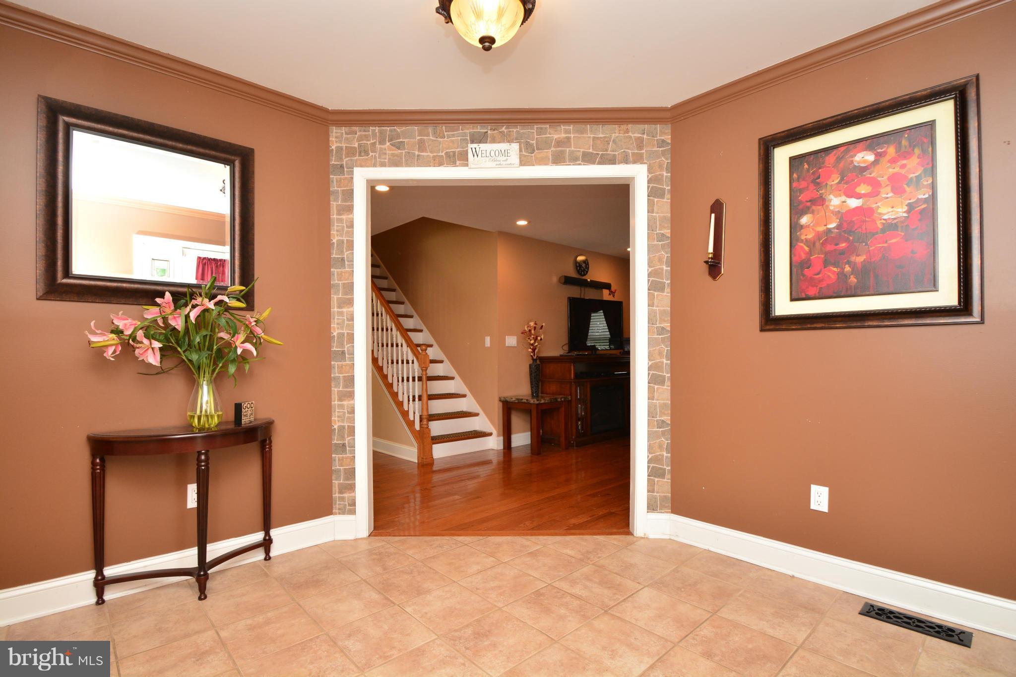 168 Riverside Road Baltimore, MD 21221 - Photo 2 of 30 Foyer