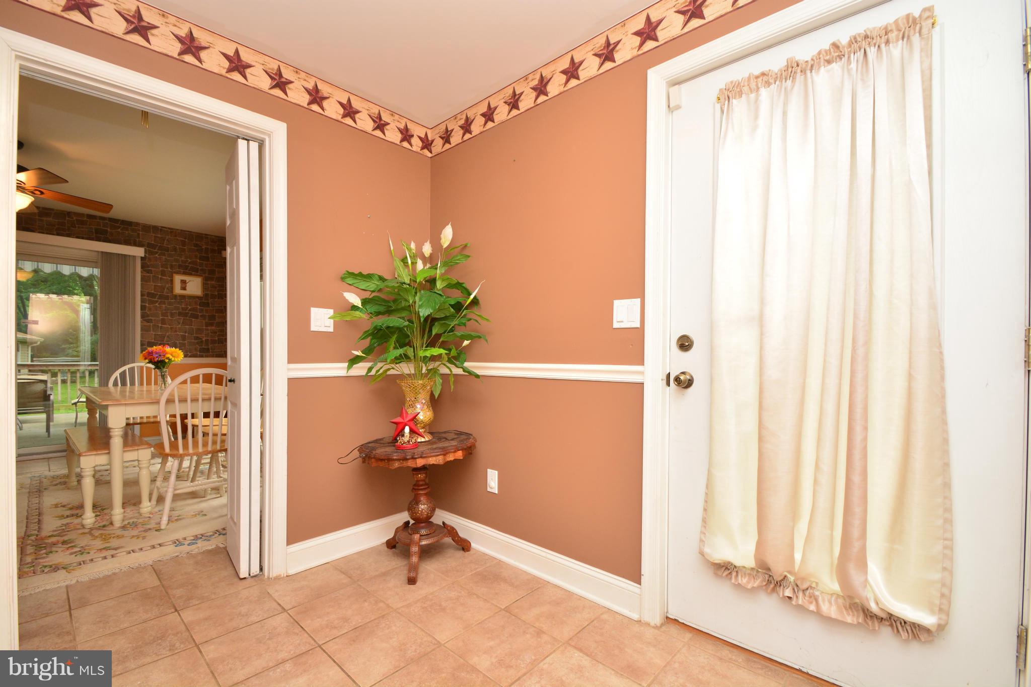 168 Riverside Road Baltimore, MD 21221 - Photo 14 of 30 Mud Room
