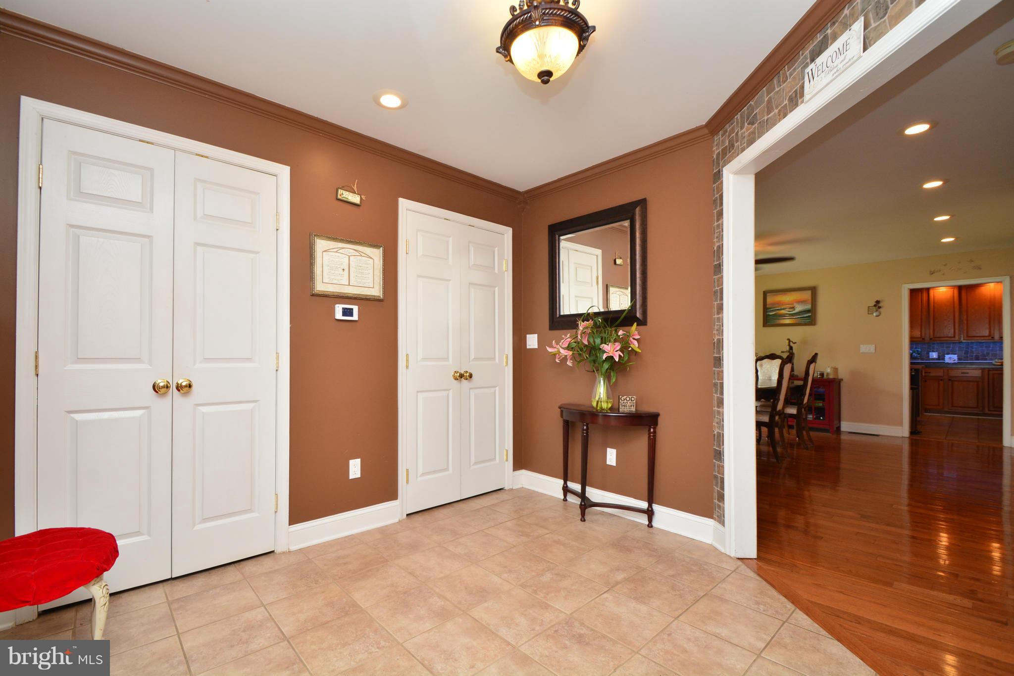 168 Riverside Road Baltimore, MD 21221 - Photo 3 of 30 Foyer