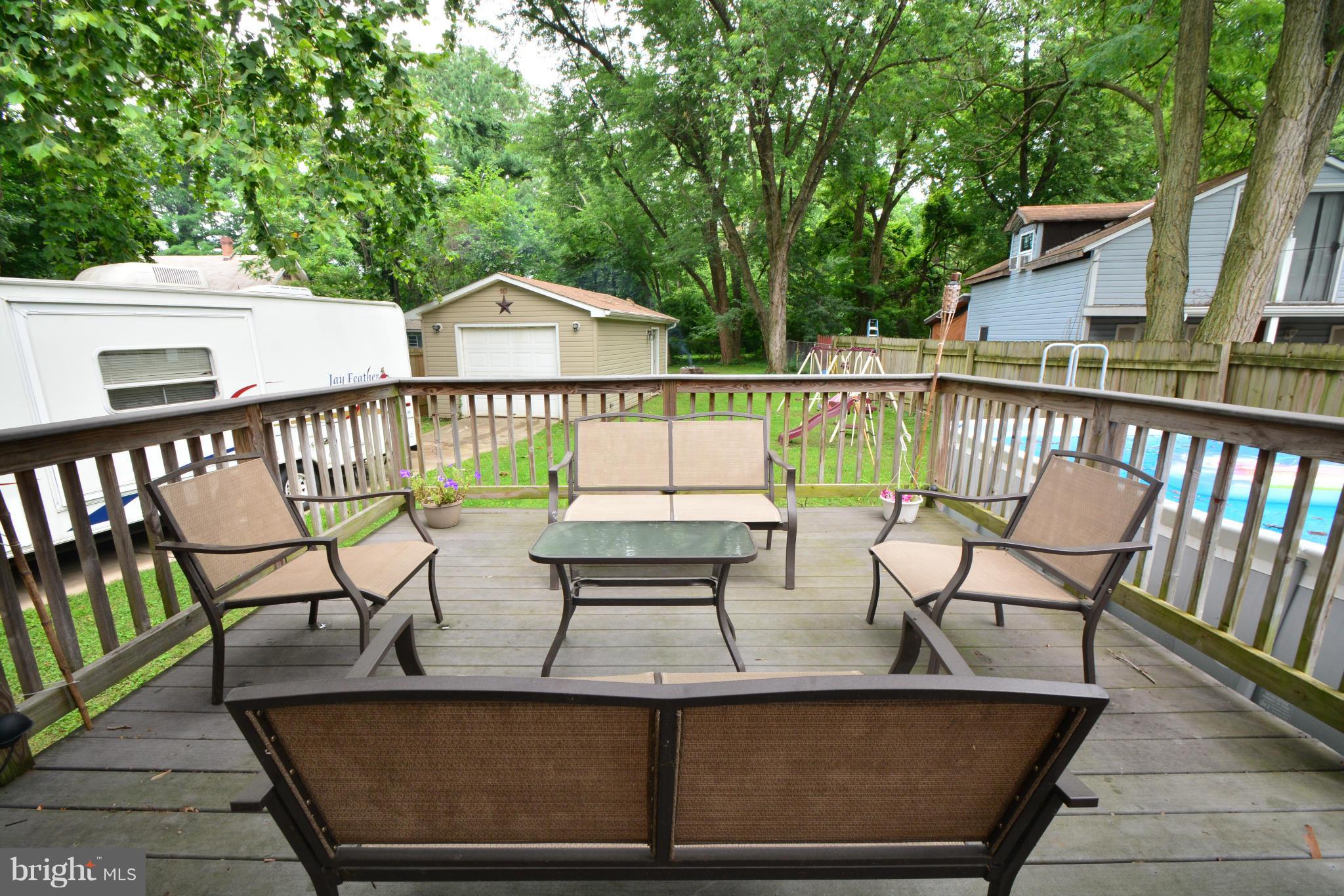 168 Riverside Road Baltimore, MD 21221 - Photo 23 of 30 Rear Deck