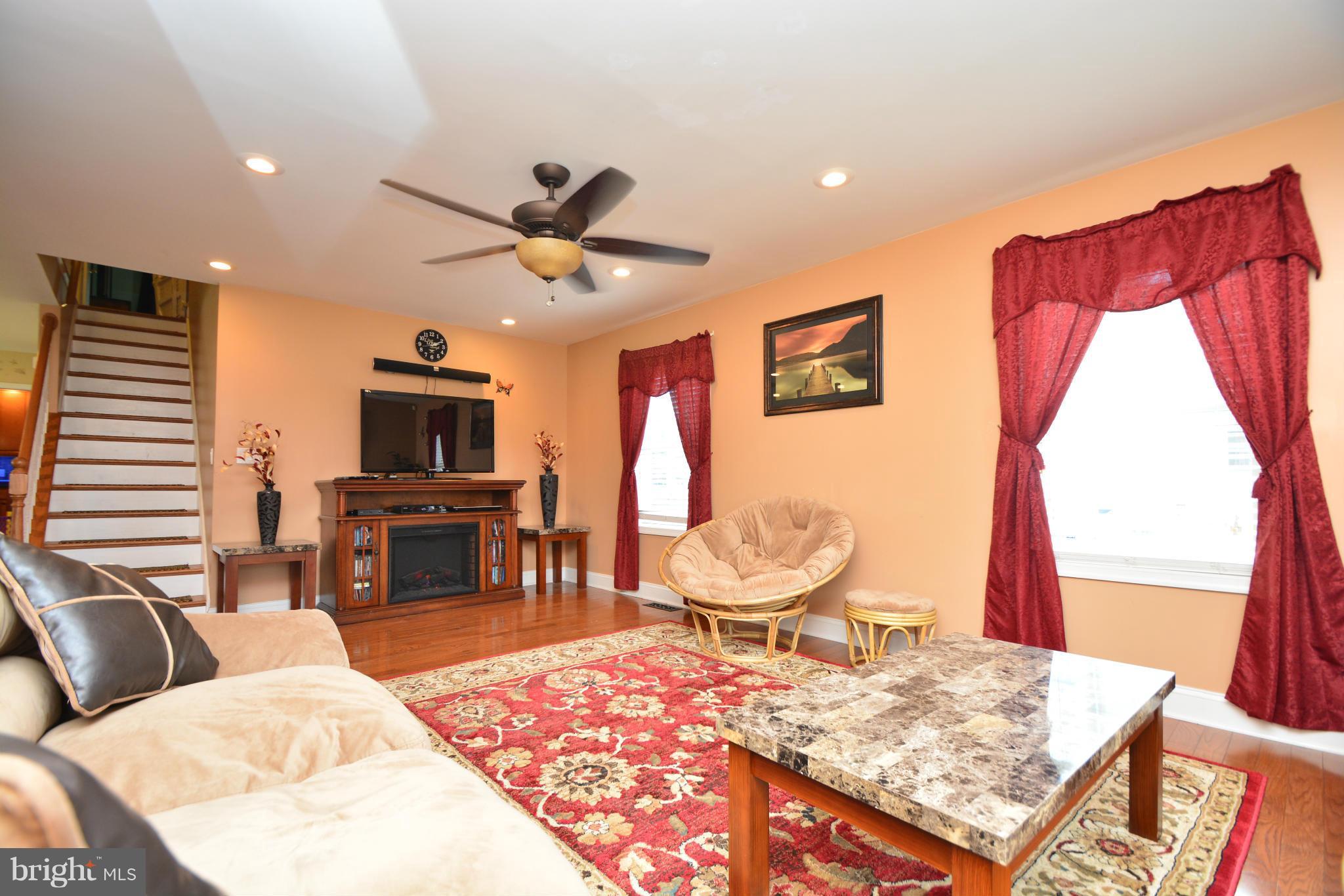 168 Riverside Road Baltimore, MD 21221 - Photo 5 of 30 Living Room