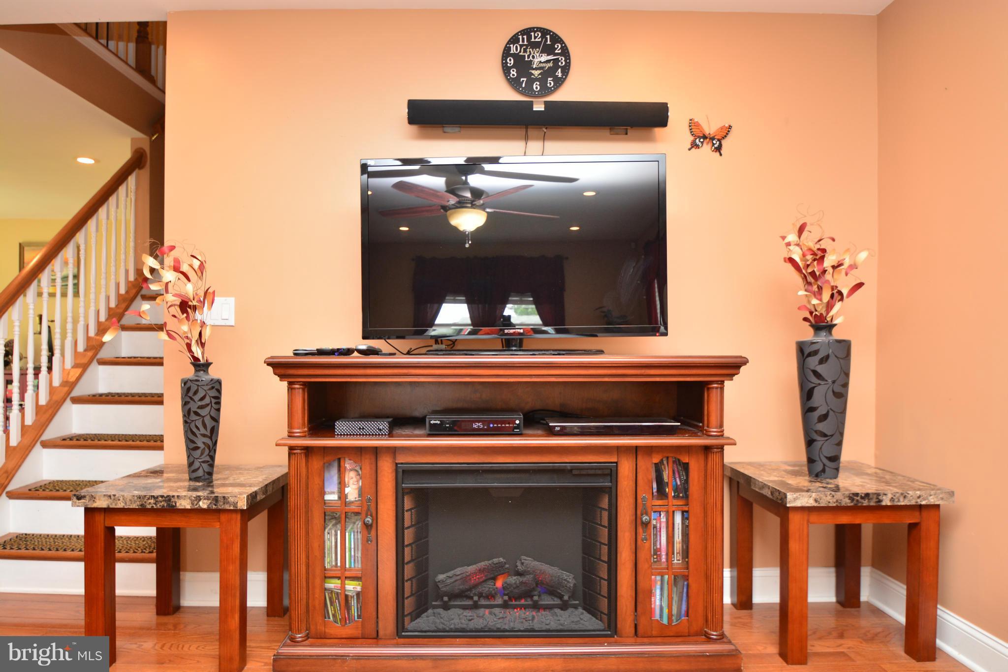 168 Riverside Road Baltimore, MD 21221 - Photo 6 of 30 Living Room