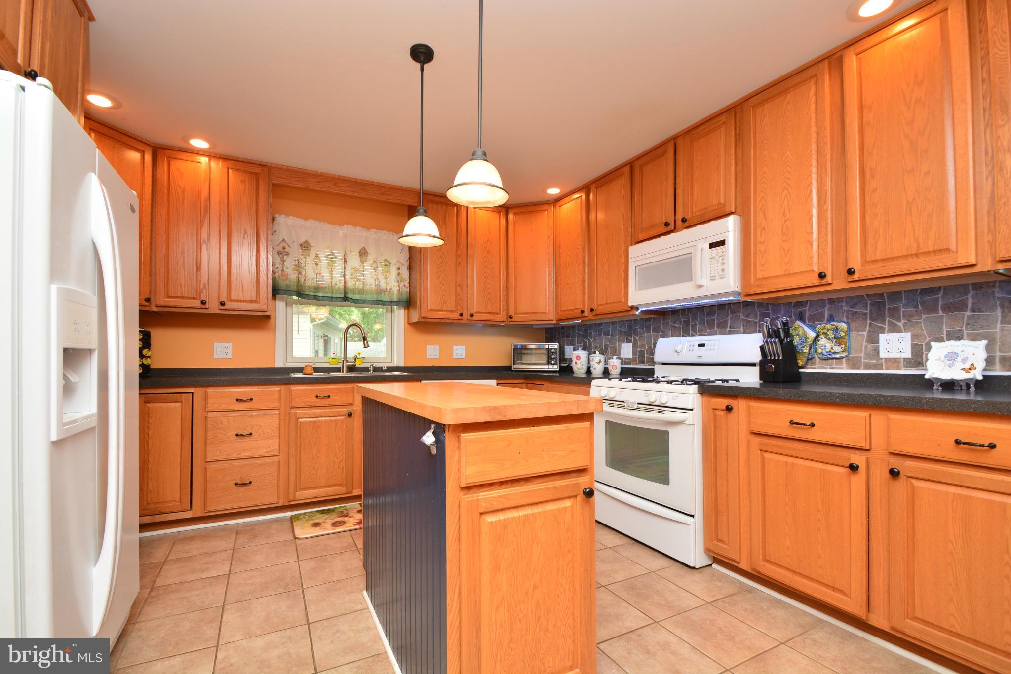 168 Riverside Road Baltimore, MD 21221 - Photo 9 of 30 Kitchen