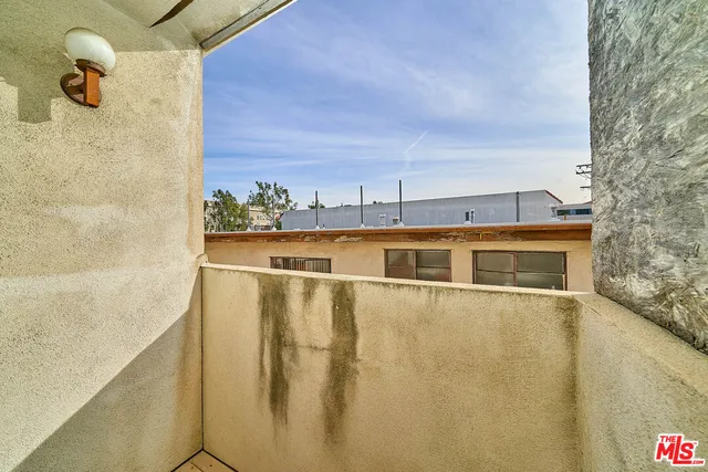 $689,000 | 219 North Isabel Street, Unit 5, Glendale, CA 91206