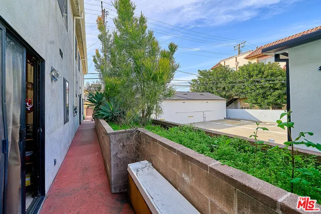 $689,000 | 219 North Isabel Street, Unit 5, Glendale, CA 91206