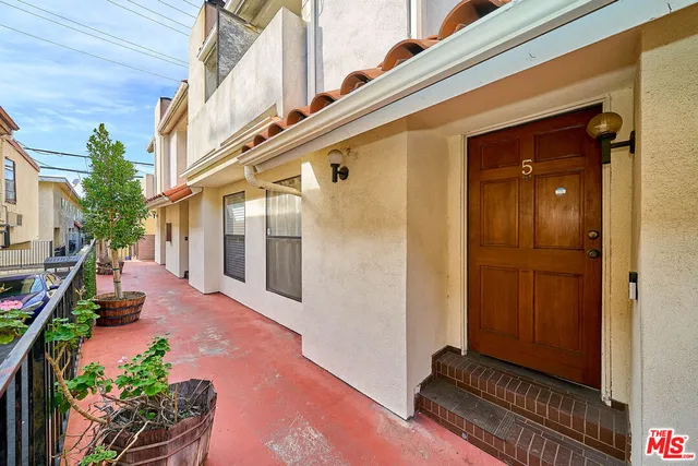 $689,000 | 219 North Isabel Street, Unit 5, Glendale, CA 91206