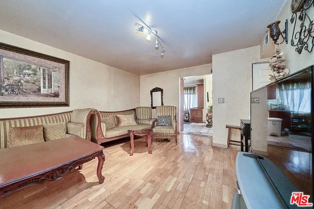 $689,000 | 219 North Isabel Street, Unit 5, Glendale, CA 91206