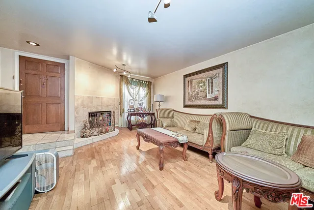 $689,000 | 219 North Isabel Street, Unit 5, Glendale, CA 91206