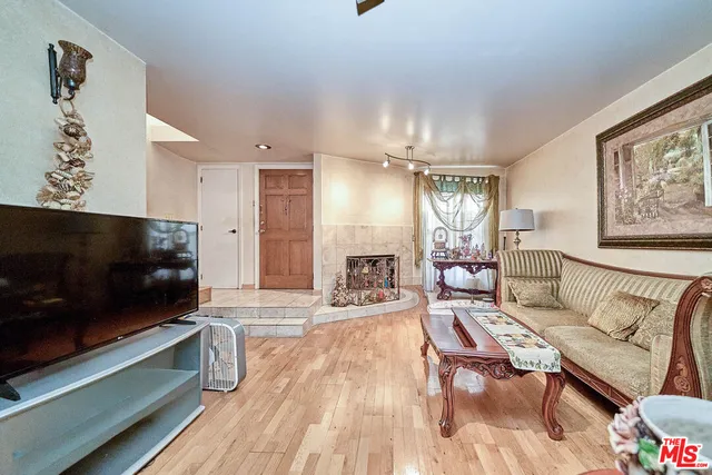 $689,000 | 219 North Isabel Street, Unit 5, Glendale, CA 91206