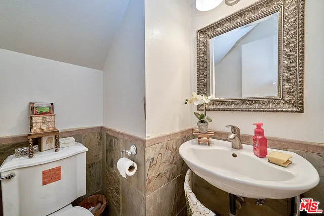 $689,000 | 219 North Isabel Street, Unit 5, Glendale, CA 91206