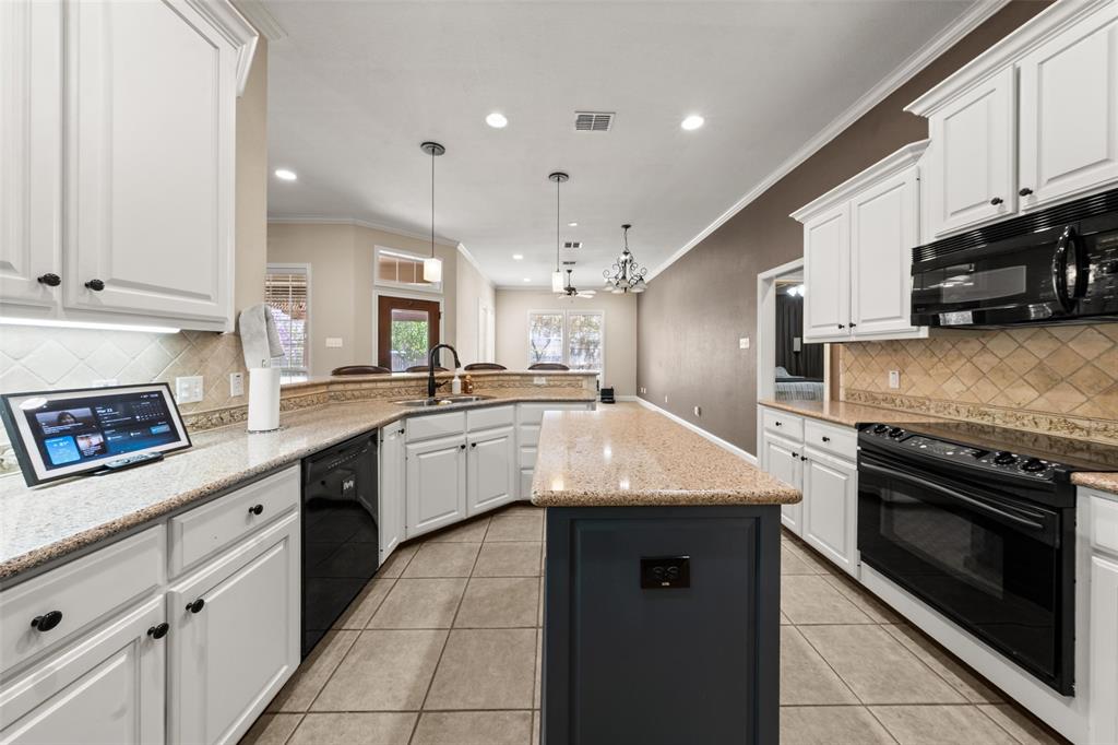 202 Daybreak Way Waco, TX 76657 - Photo 14 of 35