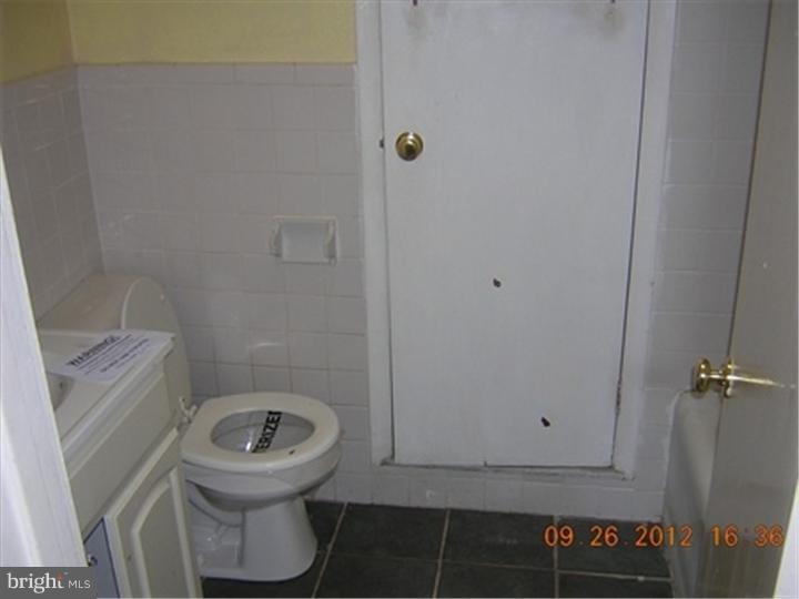 69 Lamport Road Upper Darby, PA 19082 - Photo 14 of 15 Bathroom