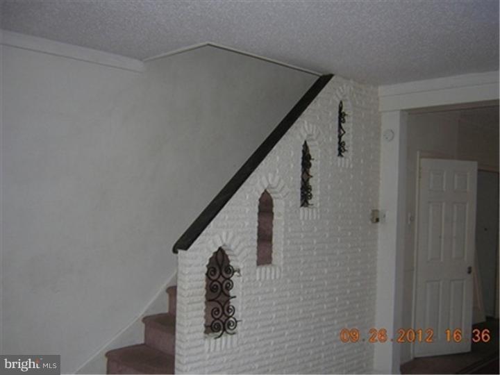 69 Lamport Road Upper Darby, PA 19082 - Photo 8 of 15 Living Room