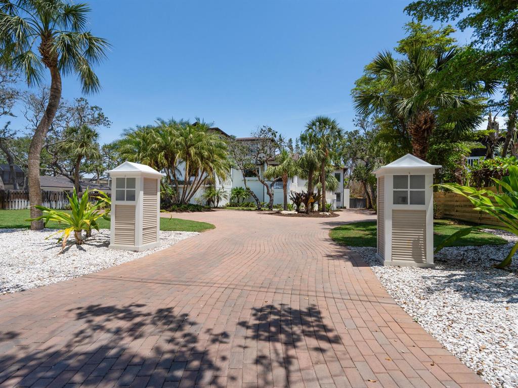 7333 Point Of Rocks Road Sarasota, FL 34242 - Photo 5 of 68