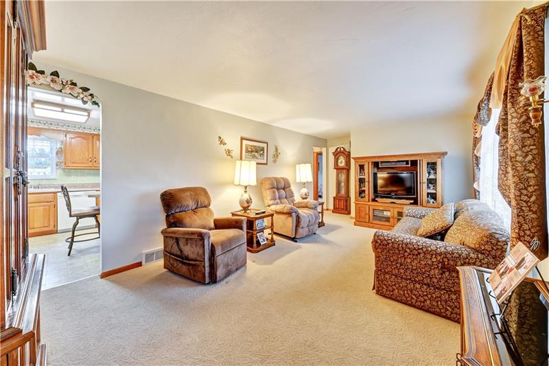 452 Denny Road Valencia, PA 16059 - Photo 3 of 23 Gallery Image 3