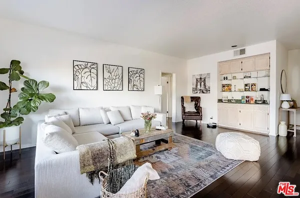 $4,195 | 14245 Dickens Street, Unit 1, Sherman Oaks, CA 91423