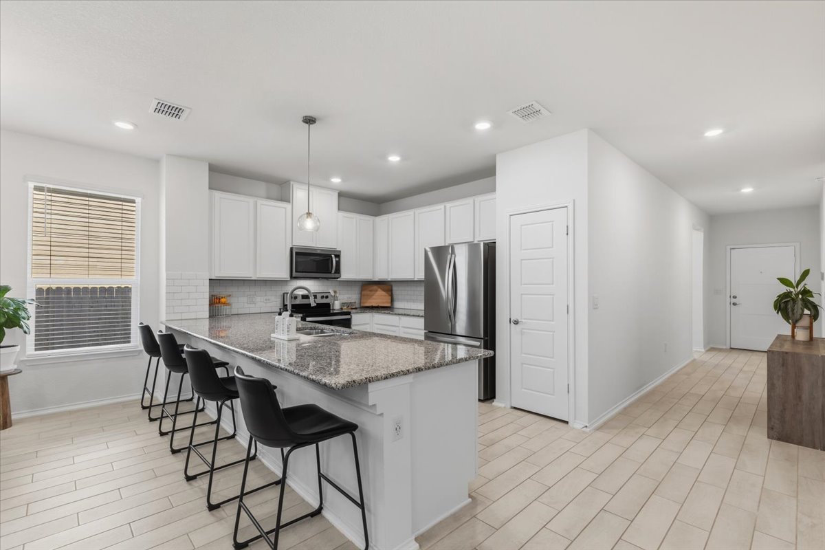 6909 Daniel Ranch Drive Austin, TX 78744 - Photo 4 of 24