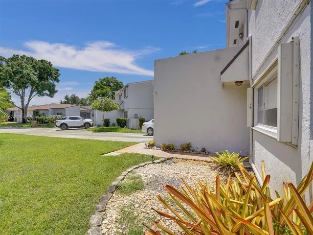 $3,300 | 8662 Bridle Path Court, Unit 115A, Davie, FL 33328