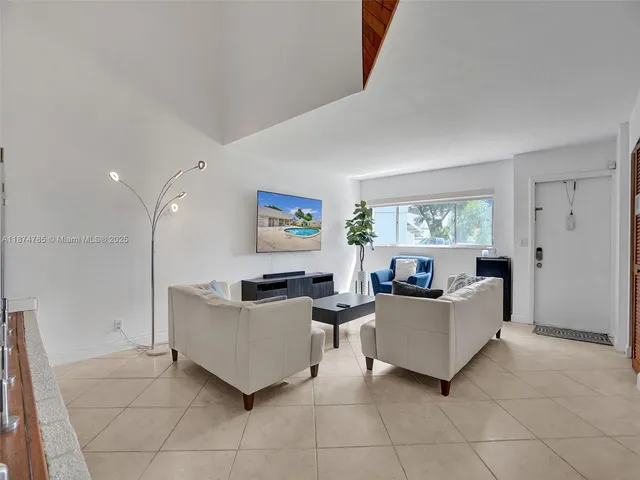 $3,300 | 8662 Bridle Path Court, Unit 115A, Davie, FL 33328