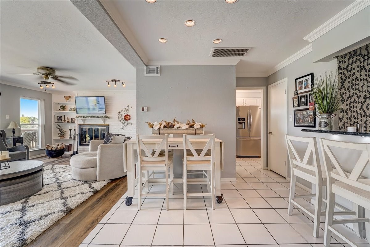 2127 Casa Rio Circle Dickinson, TX 77539 - Photo 11 of 39