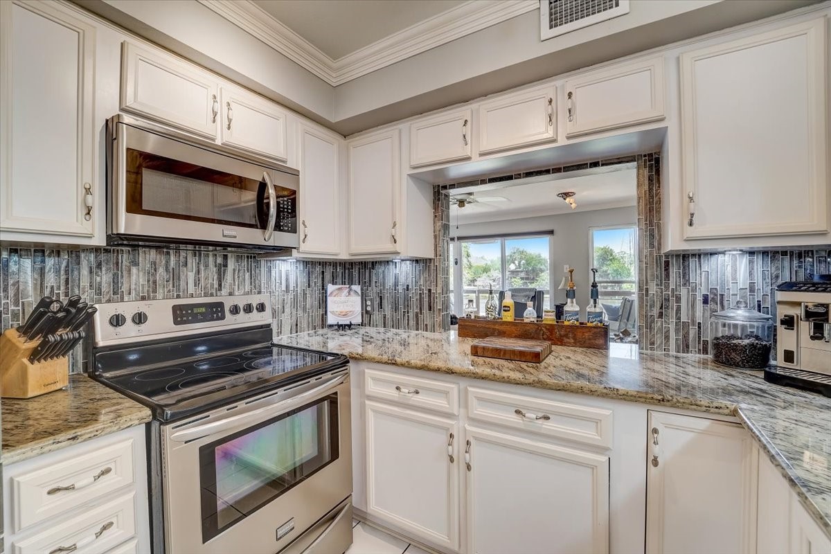 2127 Casa Rio Circle Dickinson, TX 77539 - Photo 12 of 39