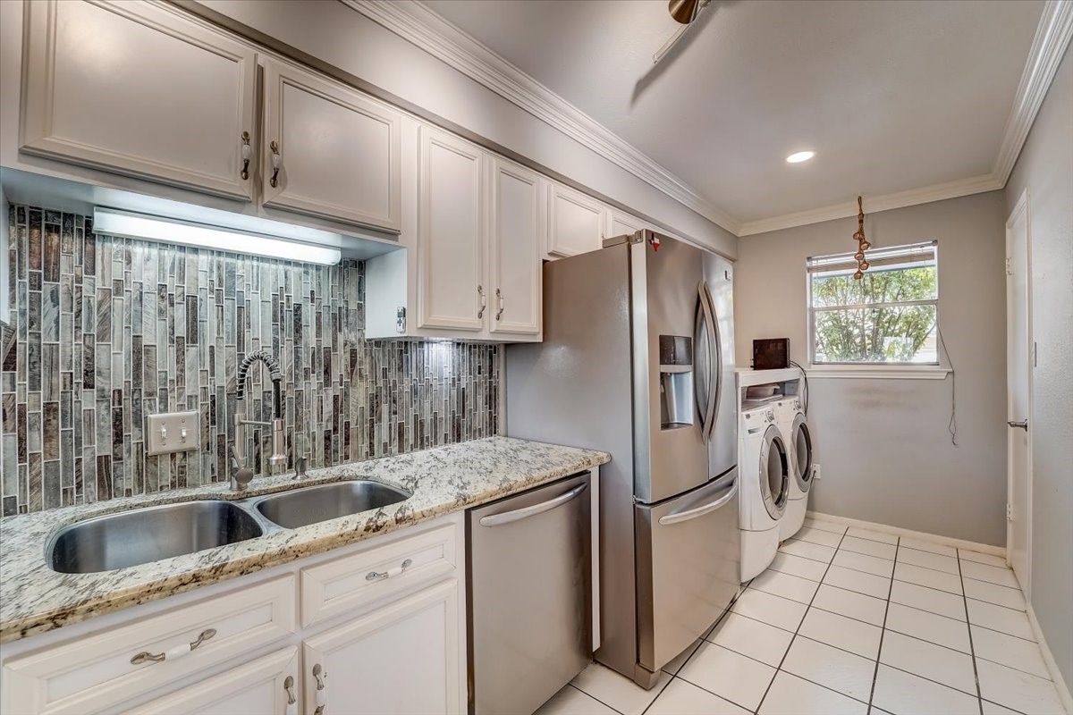 2127 Casa Rio Circle Dickinson, TX 77539 - Photo 14 of 39