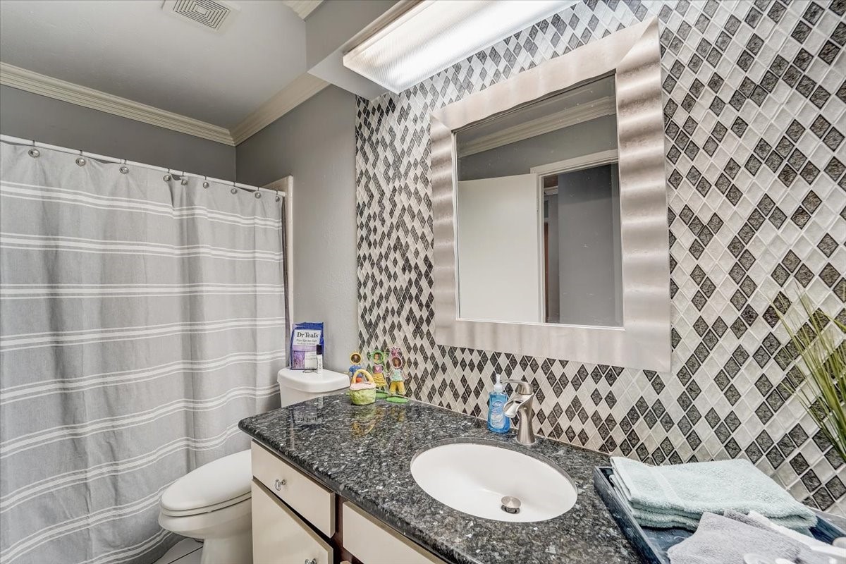 2127 Casa Rio Circle Dickinson, TX 77539 - Photo 17 of 39