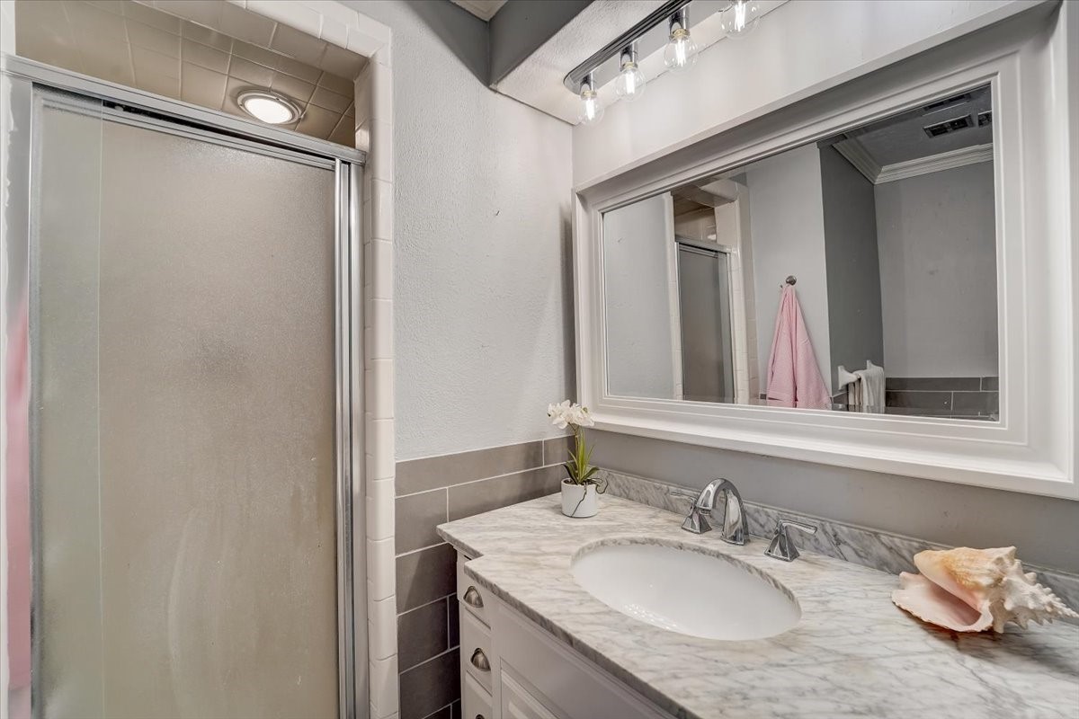 2127 Casa Rio Circle Dickinson, TX 77539 - Photo 21 of 39