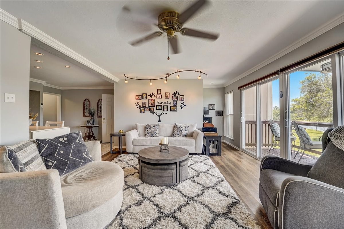 2127 Casa Rio Circle Dickinson, TX 77539 - Photo 6 of 39