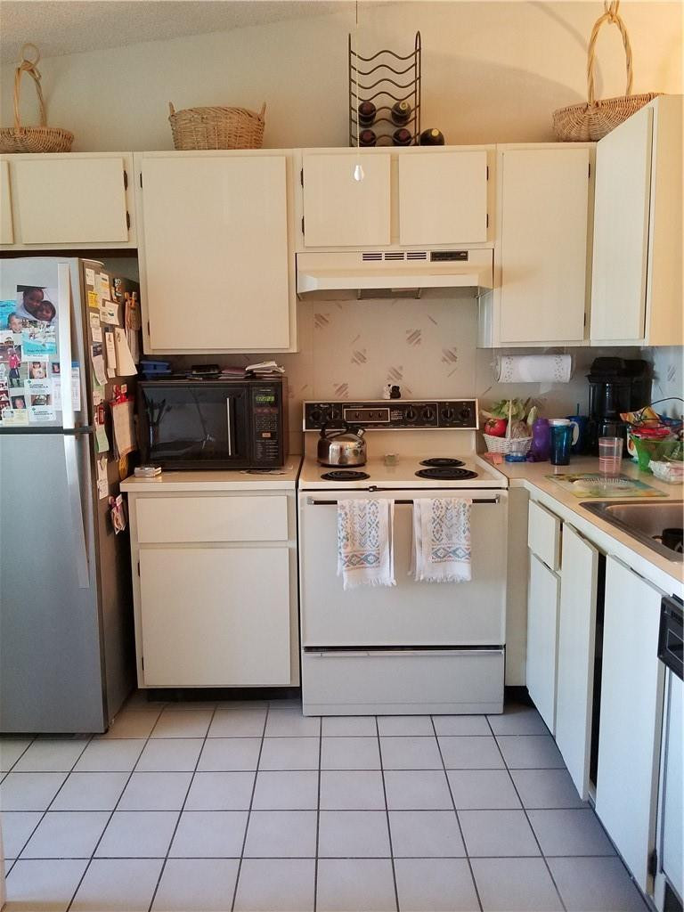 8910 Meadowlark Way, Unit B Boca Raton, FL 33496 - Photo 3 of 14 Photo 3