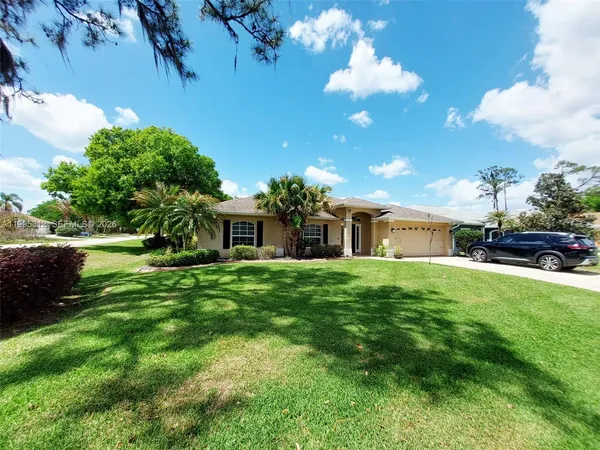$2,200 | 4031 Santa Barbara Drive, Sebring, FL 33875