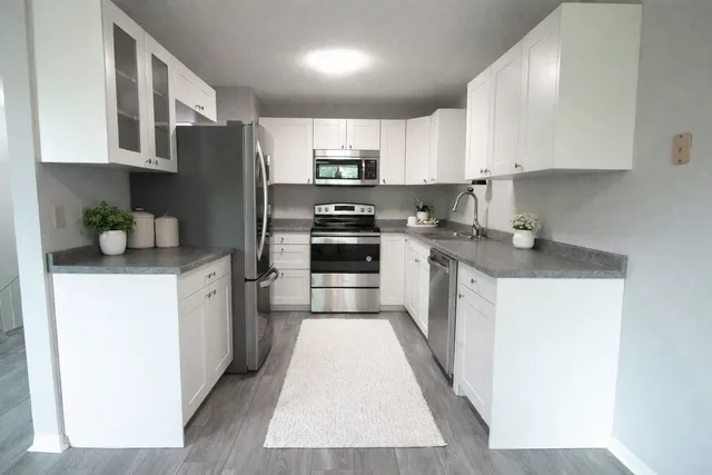 $284,900 | 7501 Upper 167th Street West, Lakeville, MN 55044